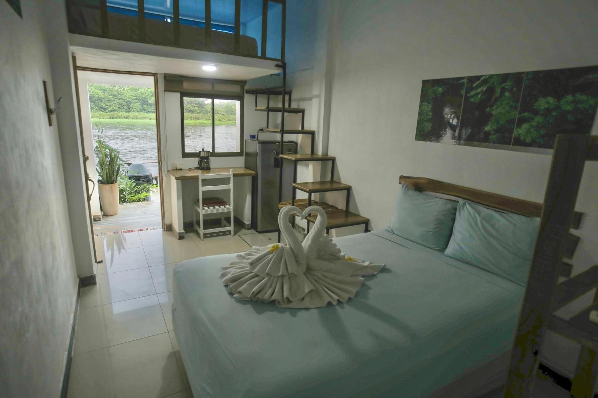 Pura Natura Riverside Couette-café